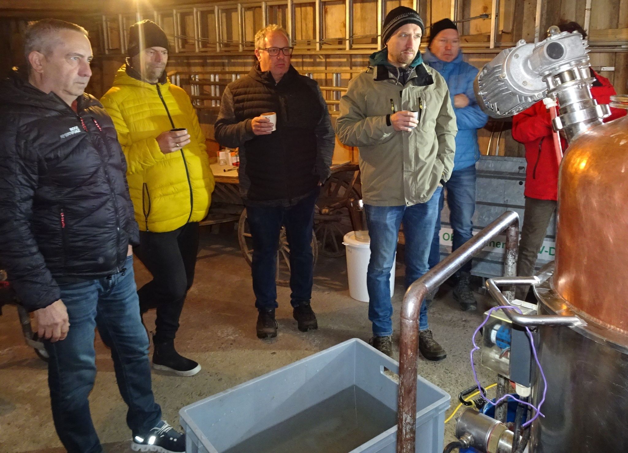 Die Teilnehmer lauschten den spannenden Informationen rund ums Brennen.