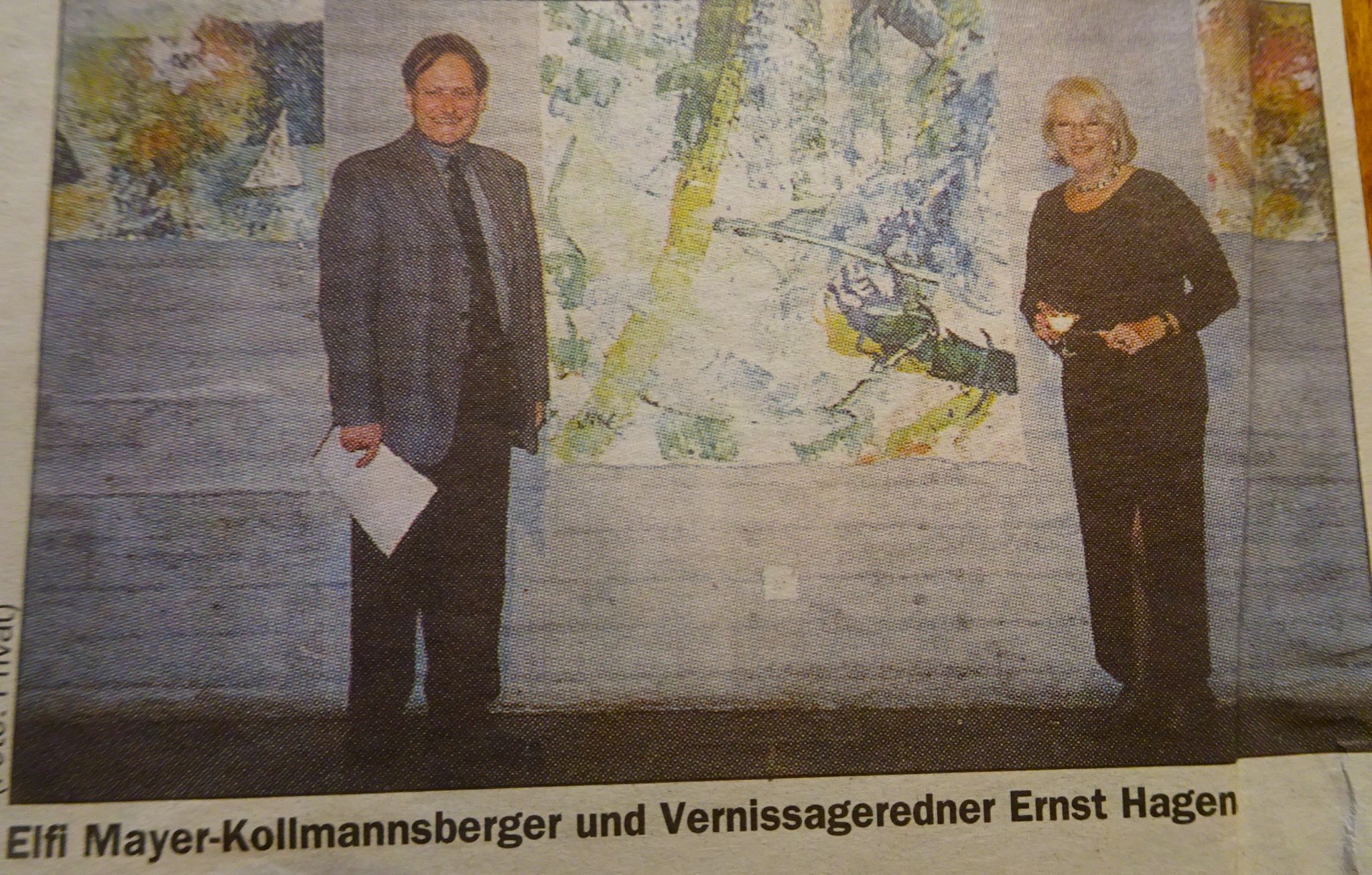 Elfi Mayer-Kollmannsberger bei einer ihrer Ausstellungen aus den Anfangsjahren. 