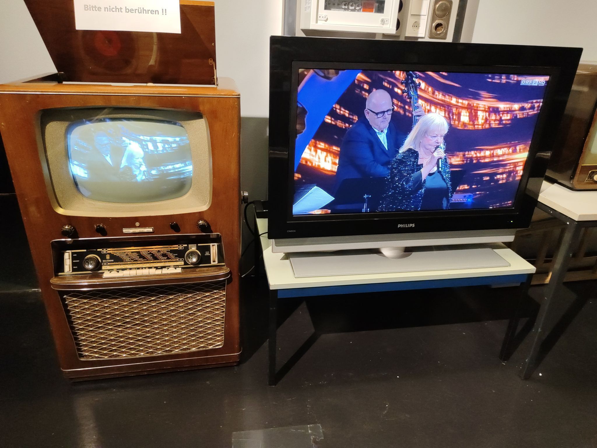 Fernsehen damals und heute: In der Museumswelt in Frastanz haben Besucher den direkten Vergleich.