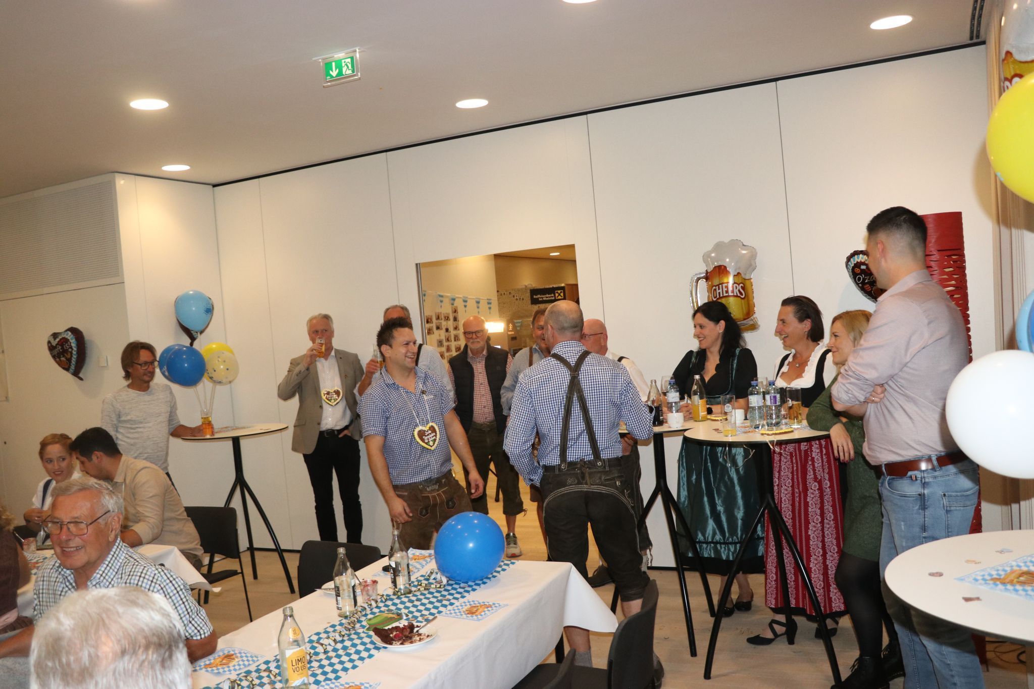 Bis spät in die Nacht wurden die 60 Jahre gebührend gefeiert. 