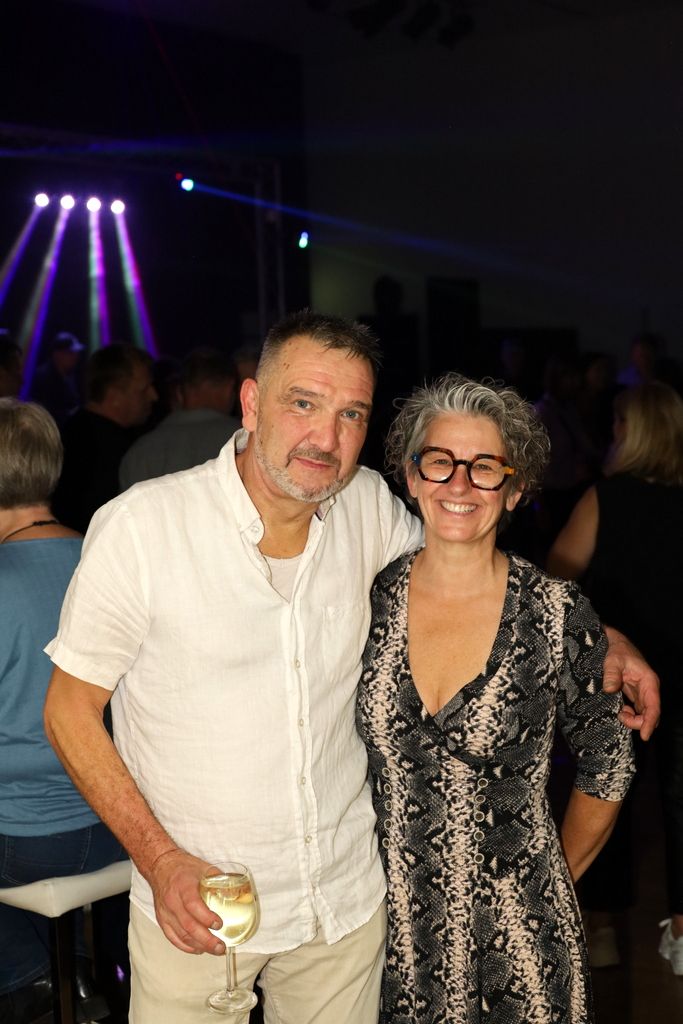 Diana und Jürgen bei einer Tanzpause bei der Kultnacht