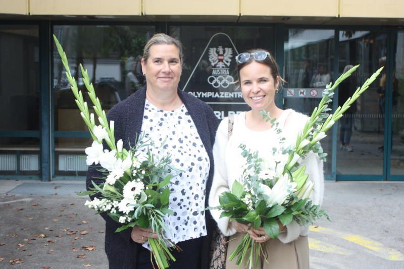 Jutta Jank mit Dina Lenz.