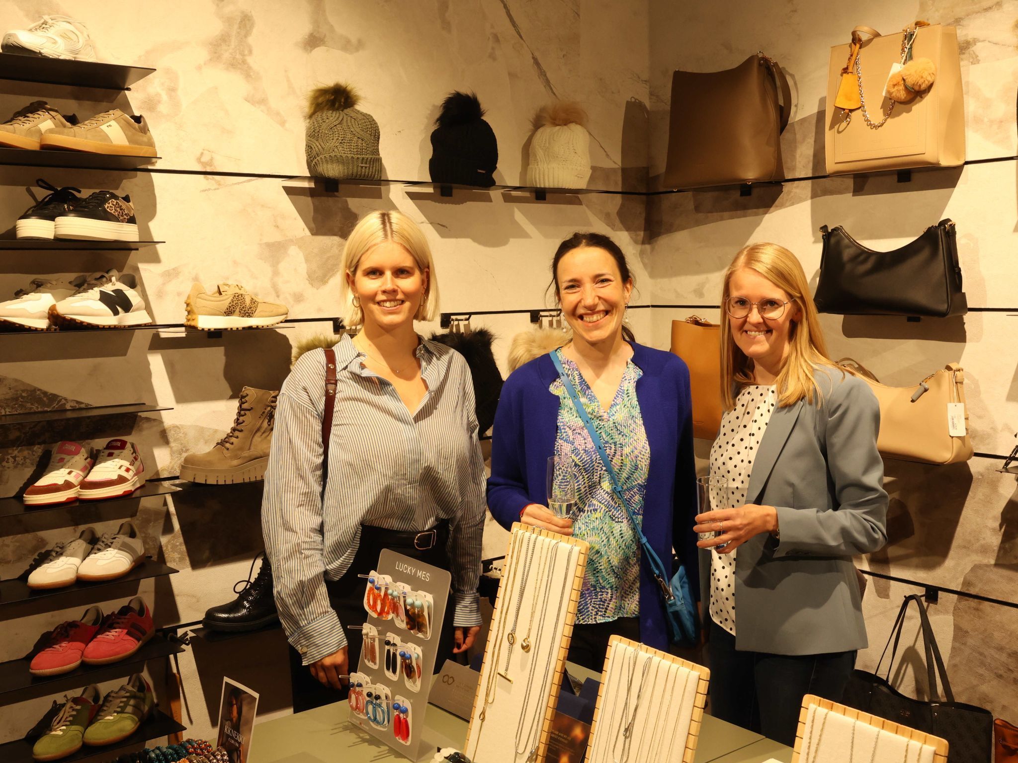 Abgeordnete Julia Berchtold, Aurora Tedesco (Zuckermandeln, Rankweil). und Judith Müller (WEF)