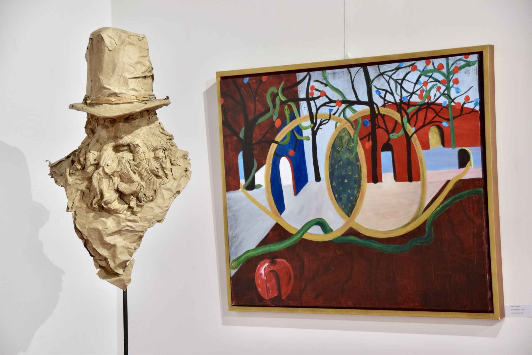 Links ein Kunstwerk von Daniel Bragagna und rechts von Sigrid Fritsche.