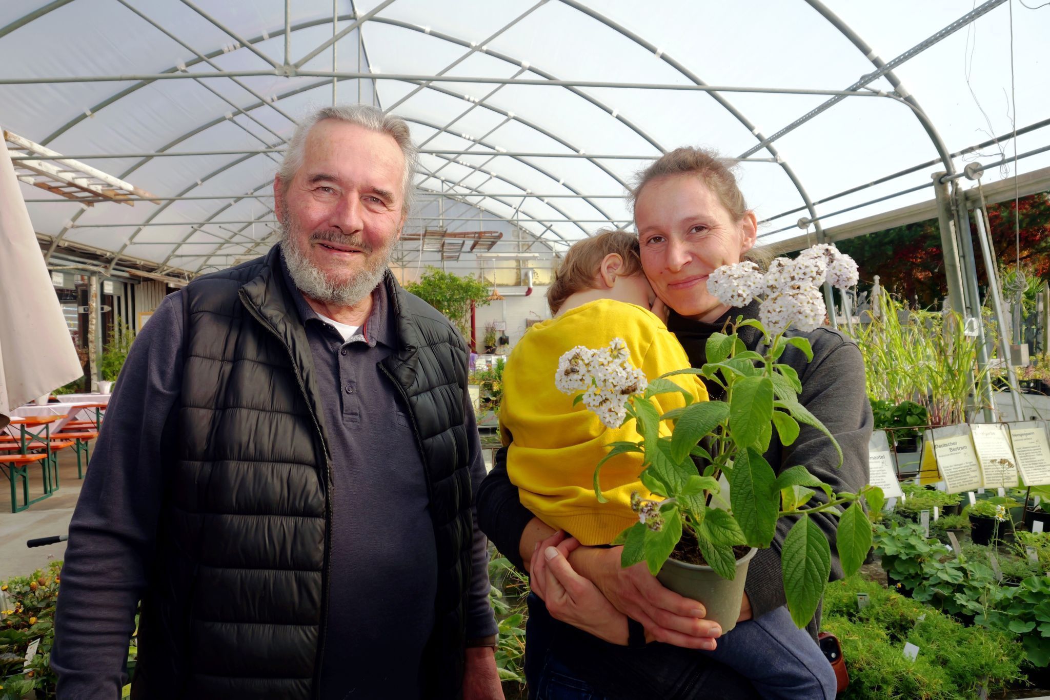 Gebhard und Ursula Kopf freuten sich über zahlreiche Besucher auf dem kreativen Koffermarkt.