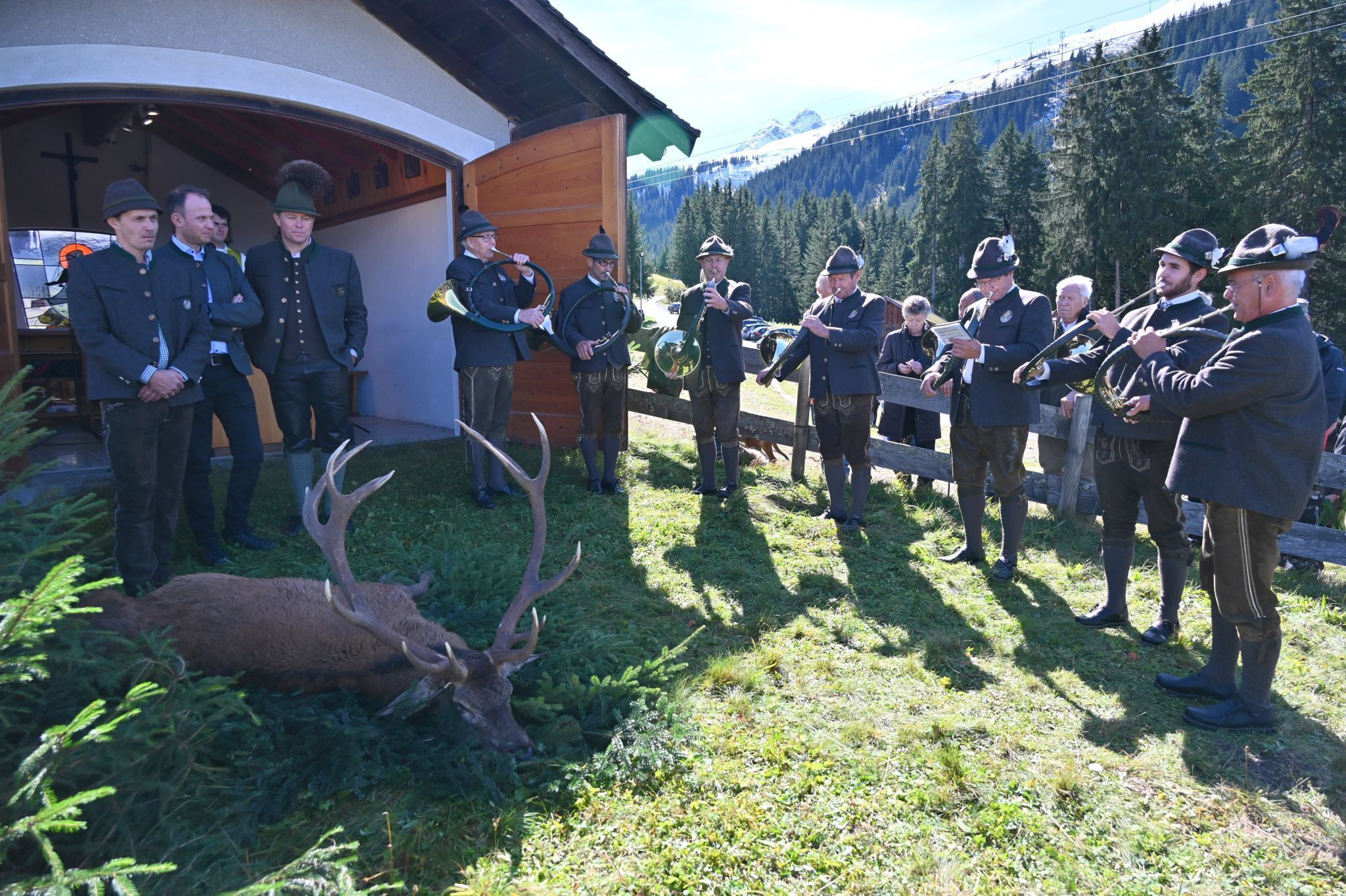 Die Hubertusfeier des Bezirk Bludenz findet in Schruns statt und wird von den Jagdhornbläsern der Bezirksgruppe Bludenz musikalisch umrahmt.
