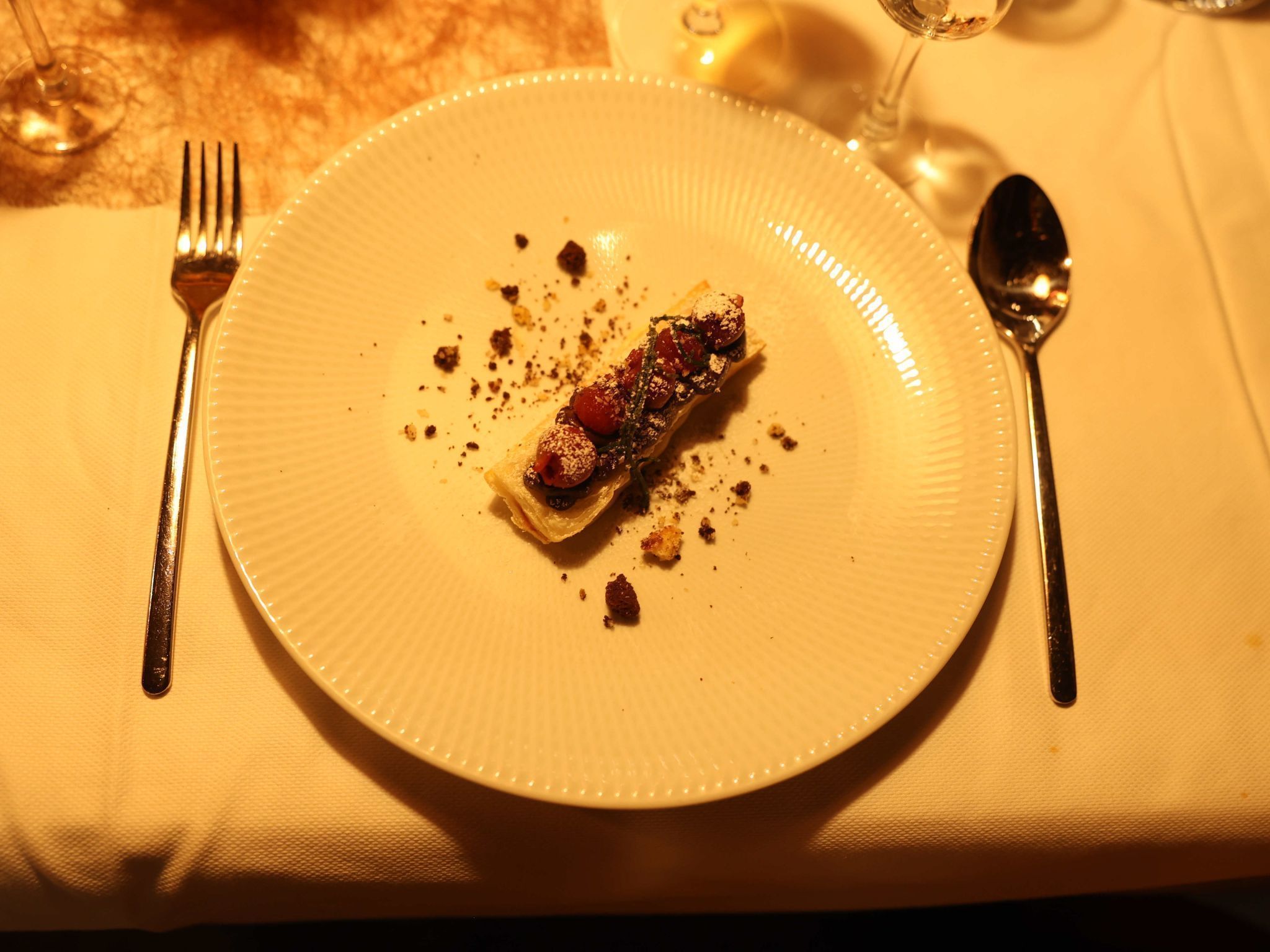 Dessert: Salicornia/zweierlei Schokolade/Blätterteig/Sauerkirsche.