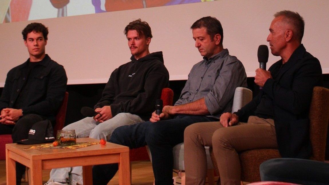 Alexander Marent (re.), erster Weltcupsieger aus dem SV Mellau, erzählt über seine Karriere und den damaligen Sensationssieg.   