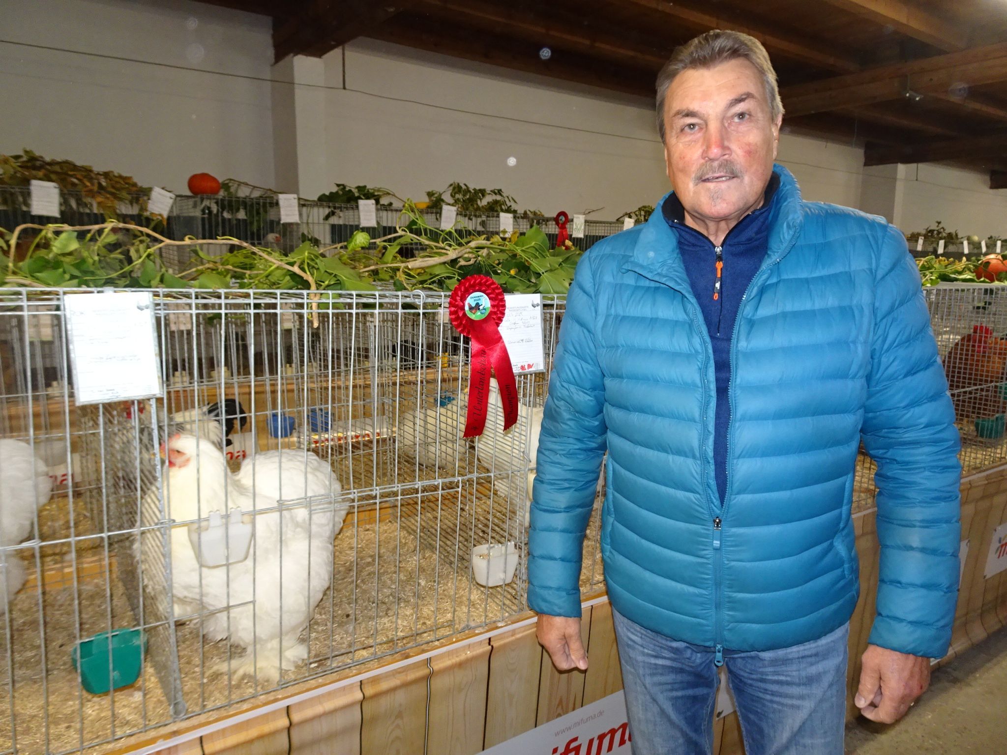 Franz Bereuter freute sich über die schönste Henne der Ausstellung.