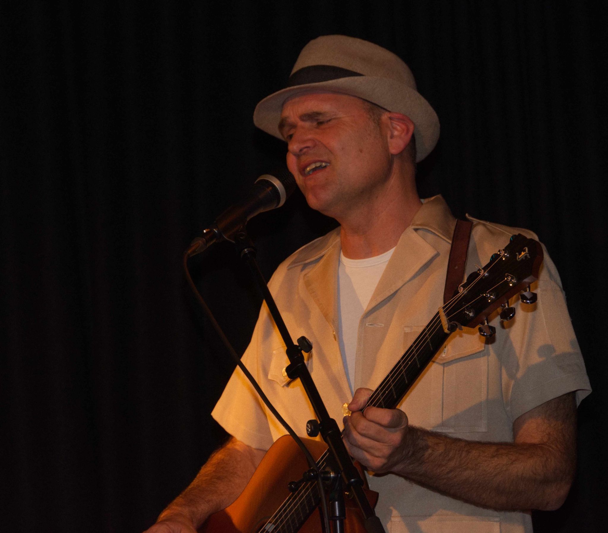 Daniel Amann (Gitarre und Gesang)