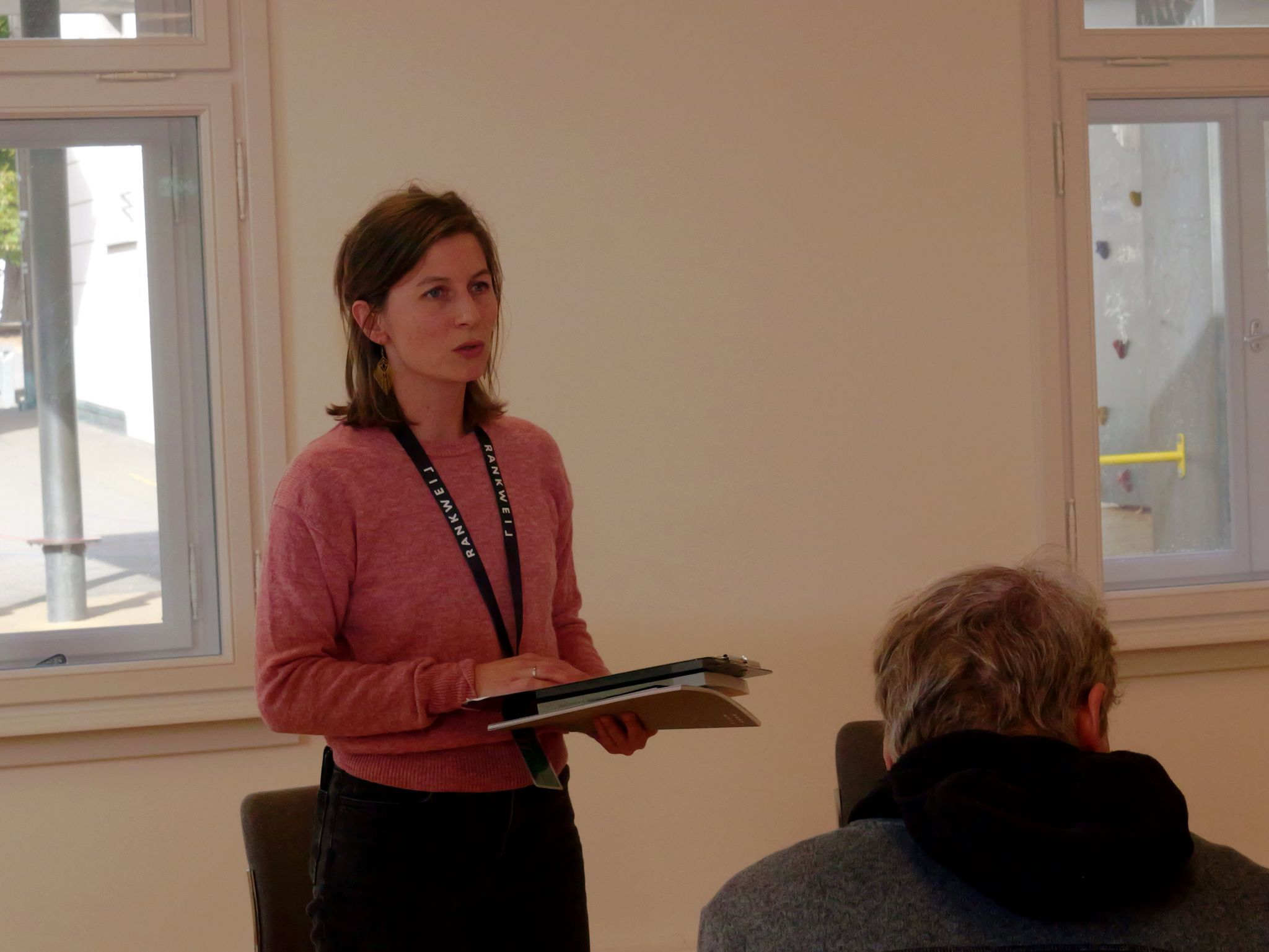 Katharina Leissing erklärte den Gästen das Konzept der „Kulturperspektiven“.