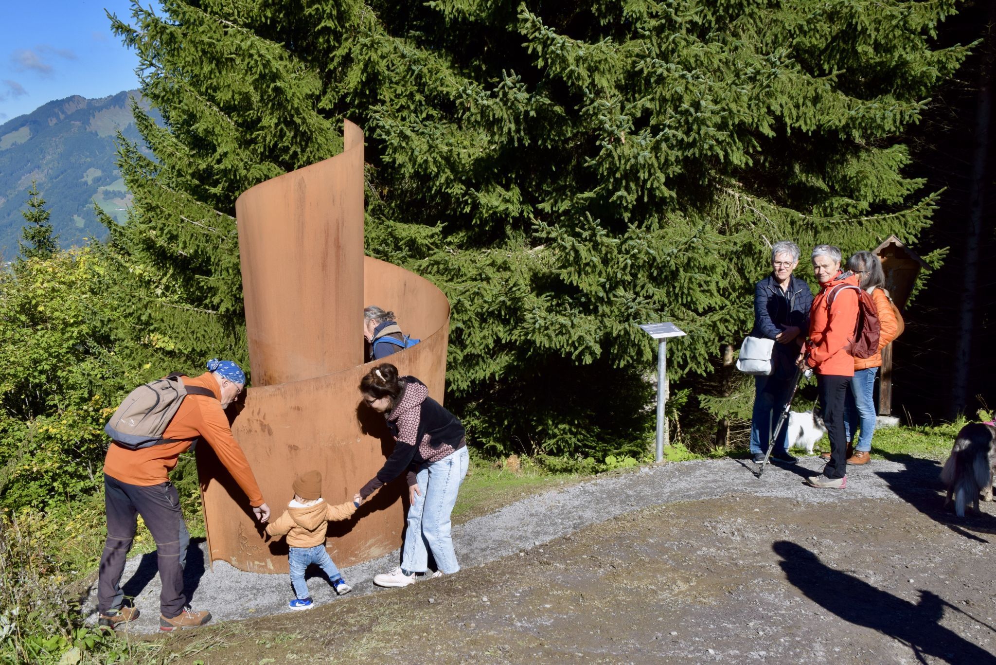 Die Serpentinata von Janine Rogen, 2025 - Alpine Art Muttersberg.