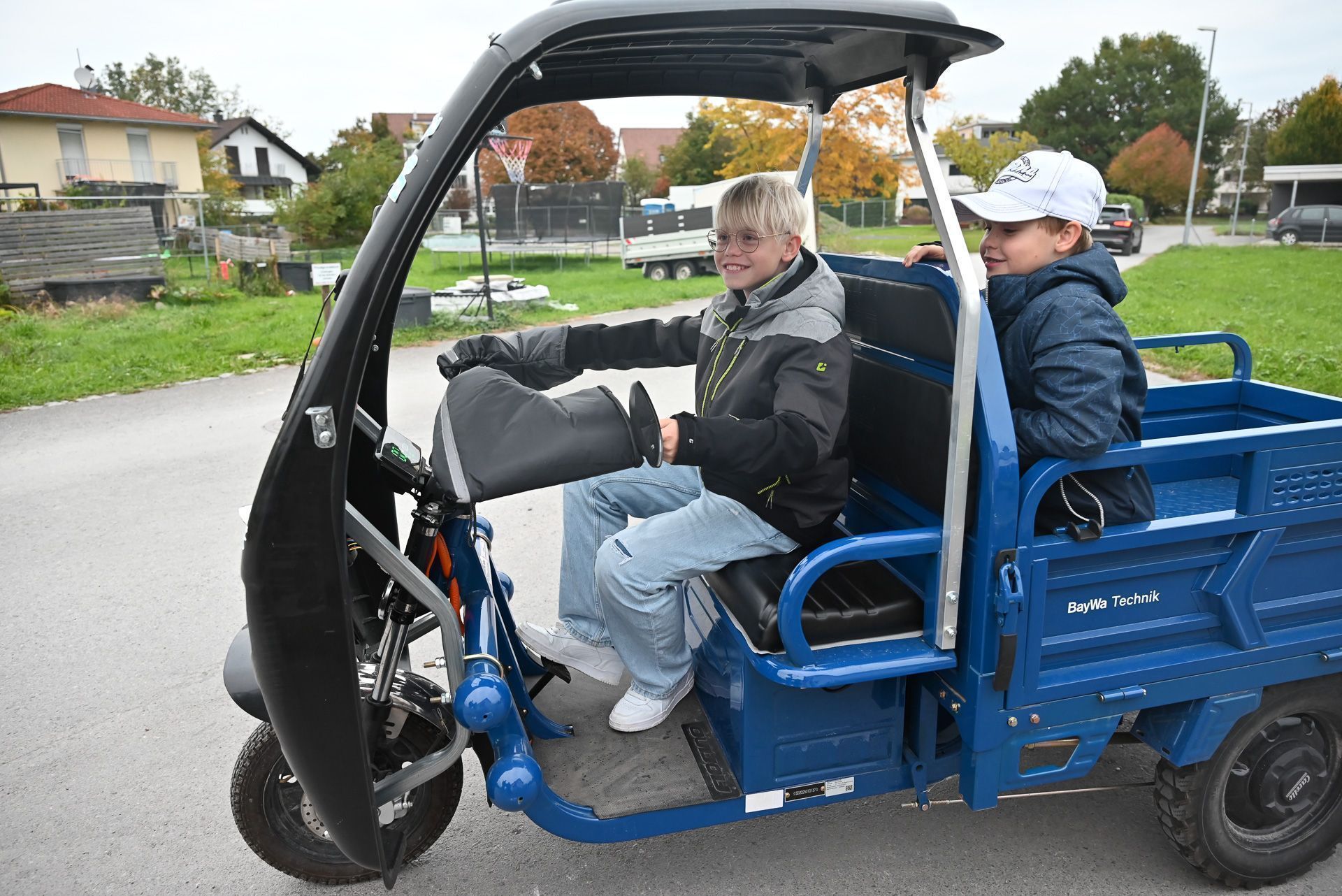 Benedikt (Fahrer) erledigt für seine Familie kleinere Botengänge und bringt immer den Rasenschnitt zum Häusle.