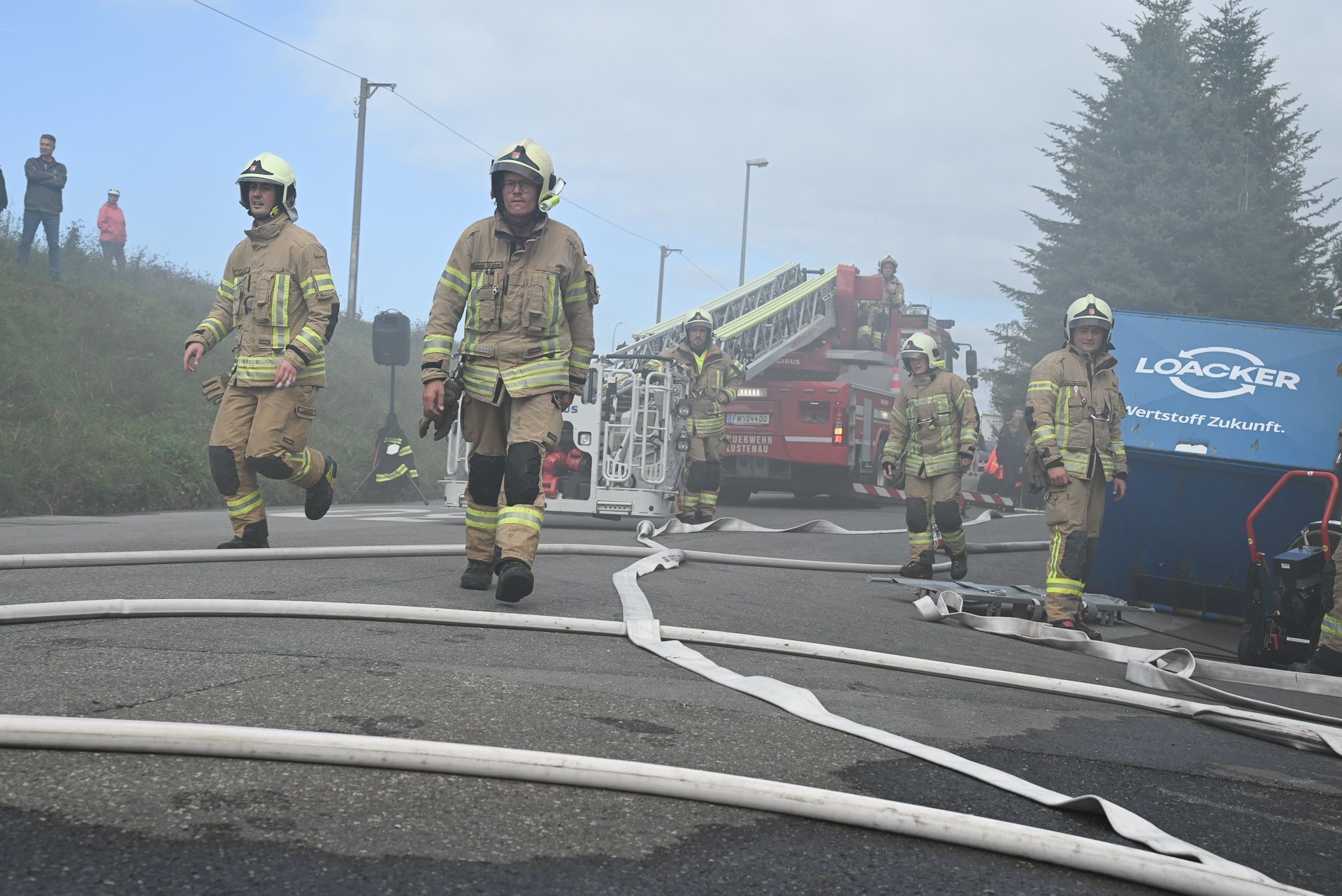 In einer realitätsnahen Übung probte die Feuerwehr Lustenau den Ernstfall bei der Firma Fulterer.