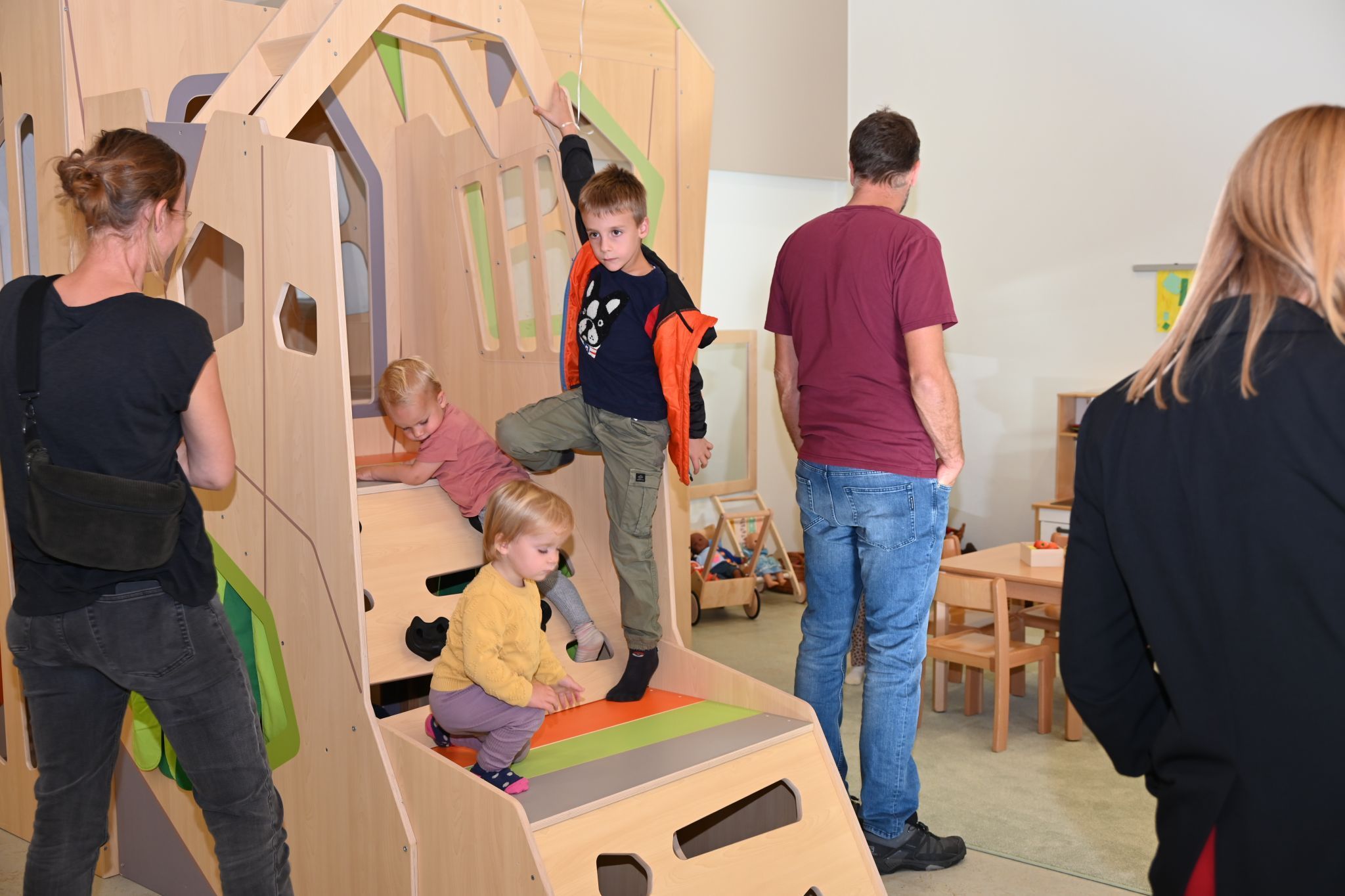 Räume und Einrichtung eröffnen für die Kinder viele Möglichkeiten.