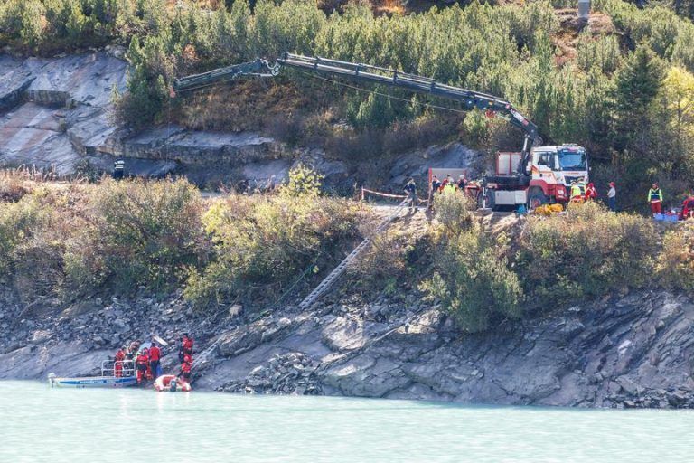 Unfallfahrzeug aus dem Kops-Stausee geborgen.