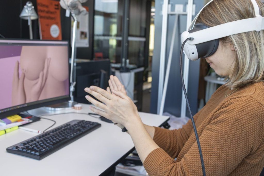 VR-Brille gegen Brustkrebs – Die FHV in Dornbirn macht Vorsorge einfach
