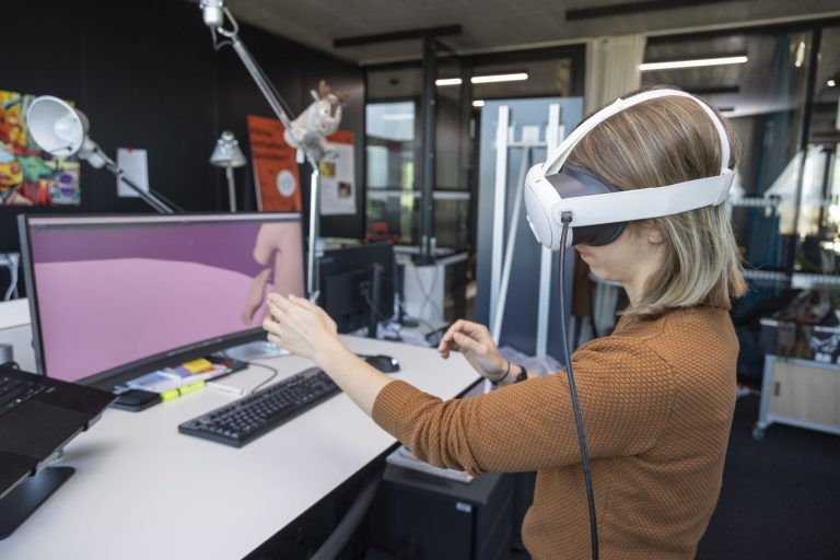 VR-Brille gegen Brustkrebs – Die FHV in Dornbirn macht Vorsorge einfach