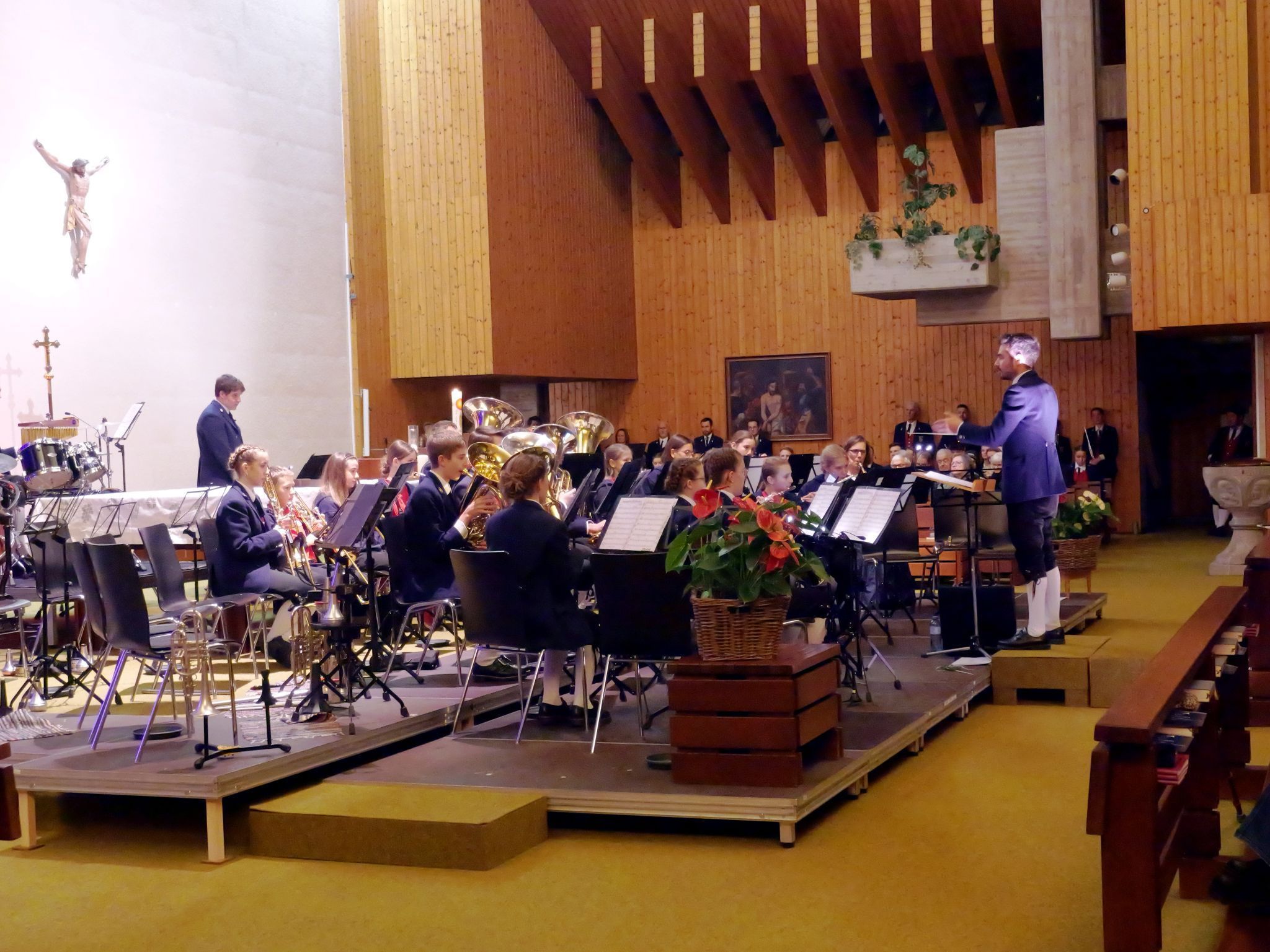 Mit „We are the World“ setzte die Jungmusik ein Zeichen für Zusammenhalt und Mitgefühl.