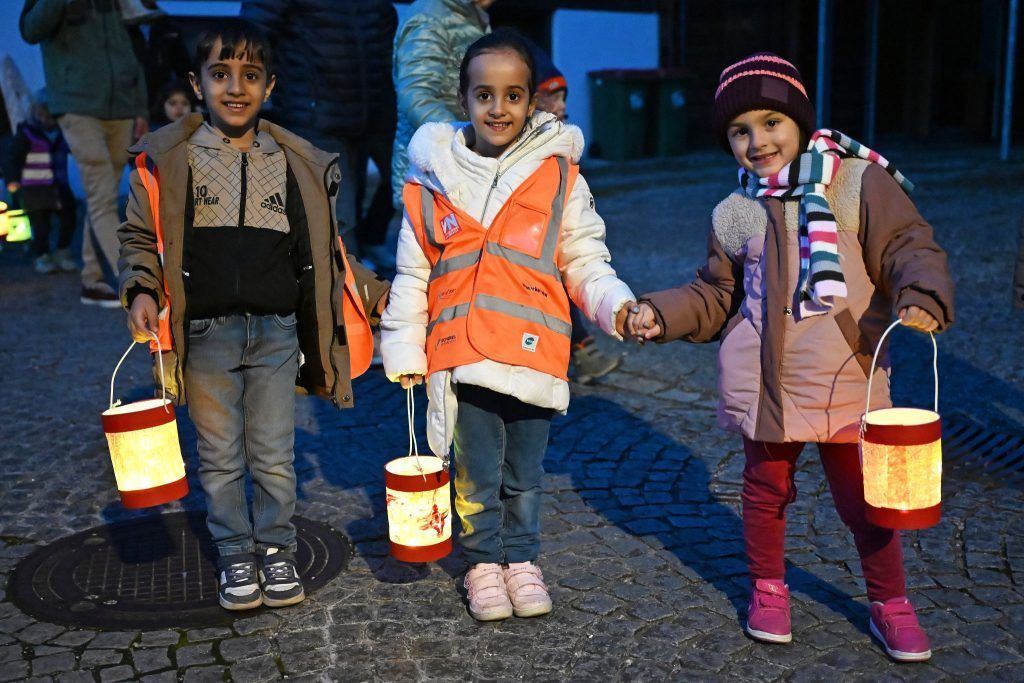 Wenn Laternen Licht ins Dunkel tragen