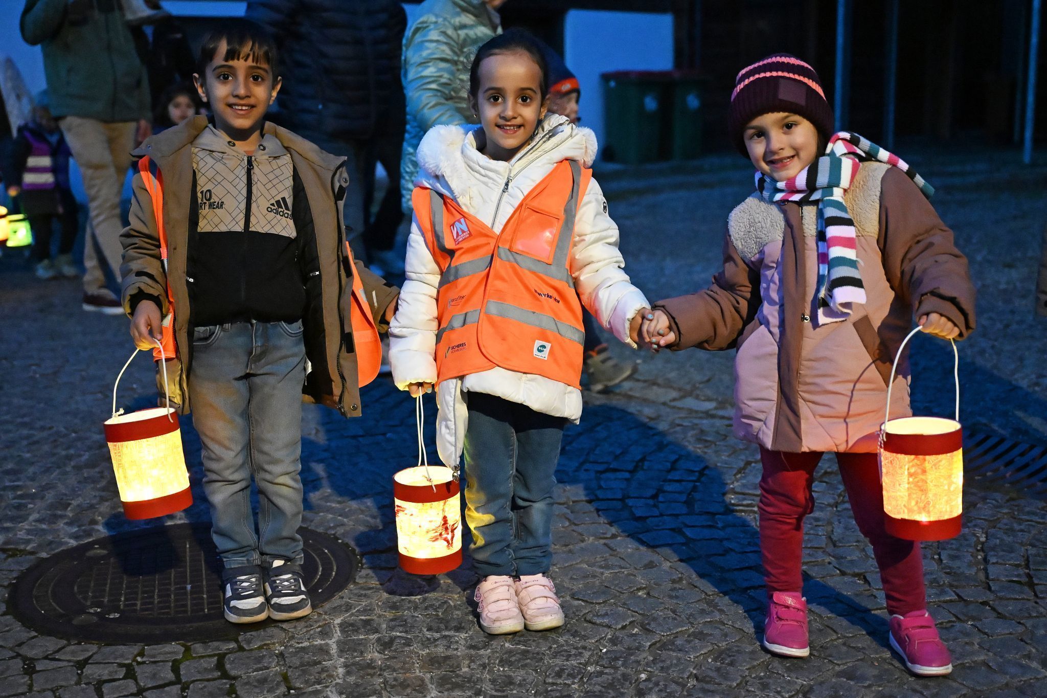 Mit dem Laternenumzug begann das Martinsfest im Kindergarten Hatlerstraße.