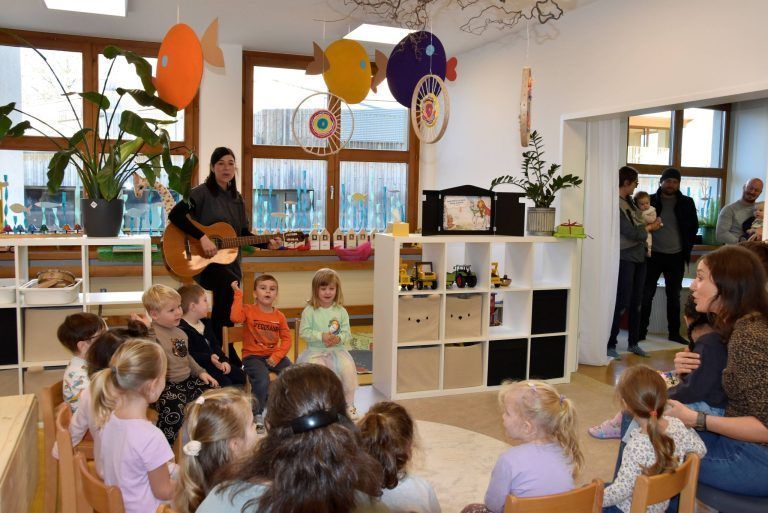 02 Kindergarten St. Peter - singende Kinder  Marktgemeinde Rankweil.JPG