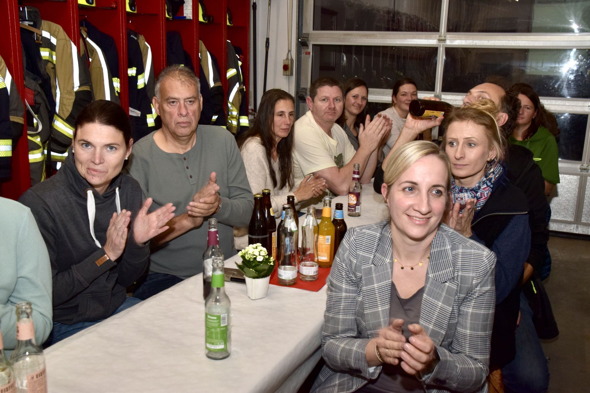 Das Bürserberger Feuerwehrgerätehaus war anlässlich der Gründungsversammlung der Feuerwehrjugend gut gefüllt.
