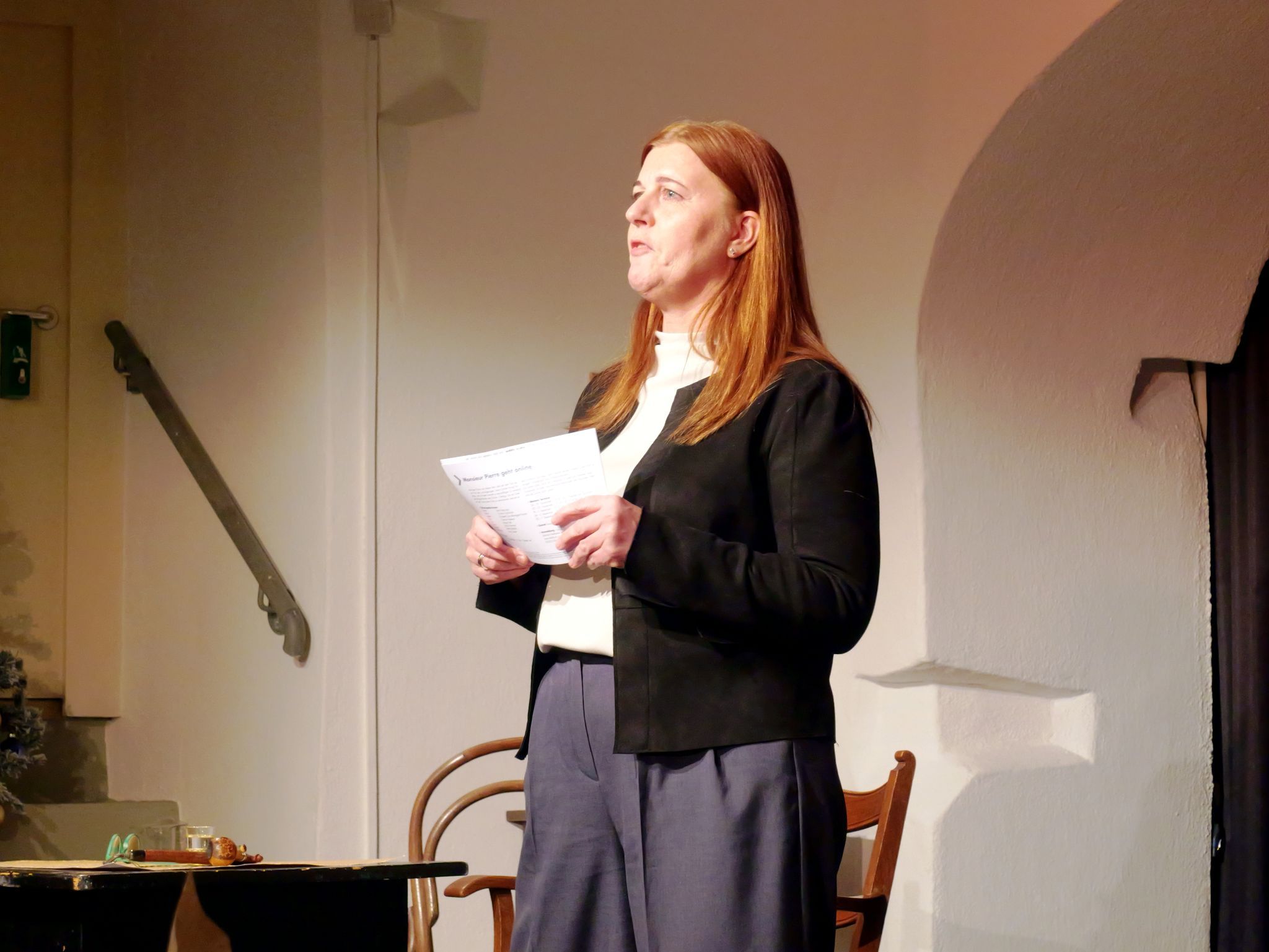 Herzliche Begrüßung vor ausverkauftem Haus: Alexandra Wachter eröffnet die Premiere im Namen der Stadt Feldkirch.