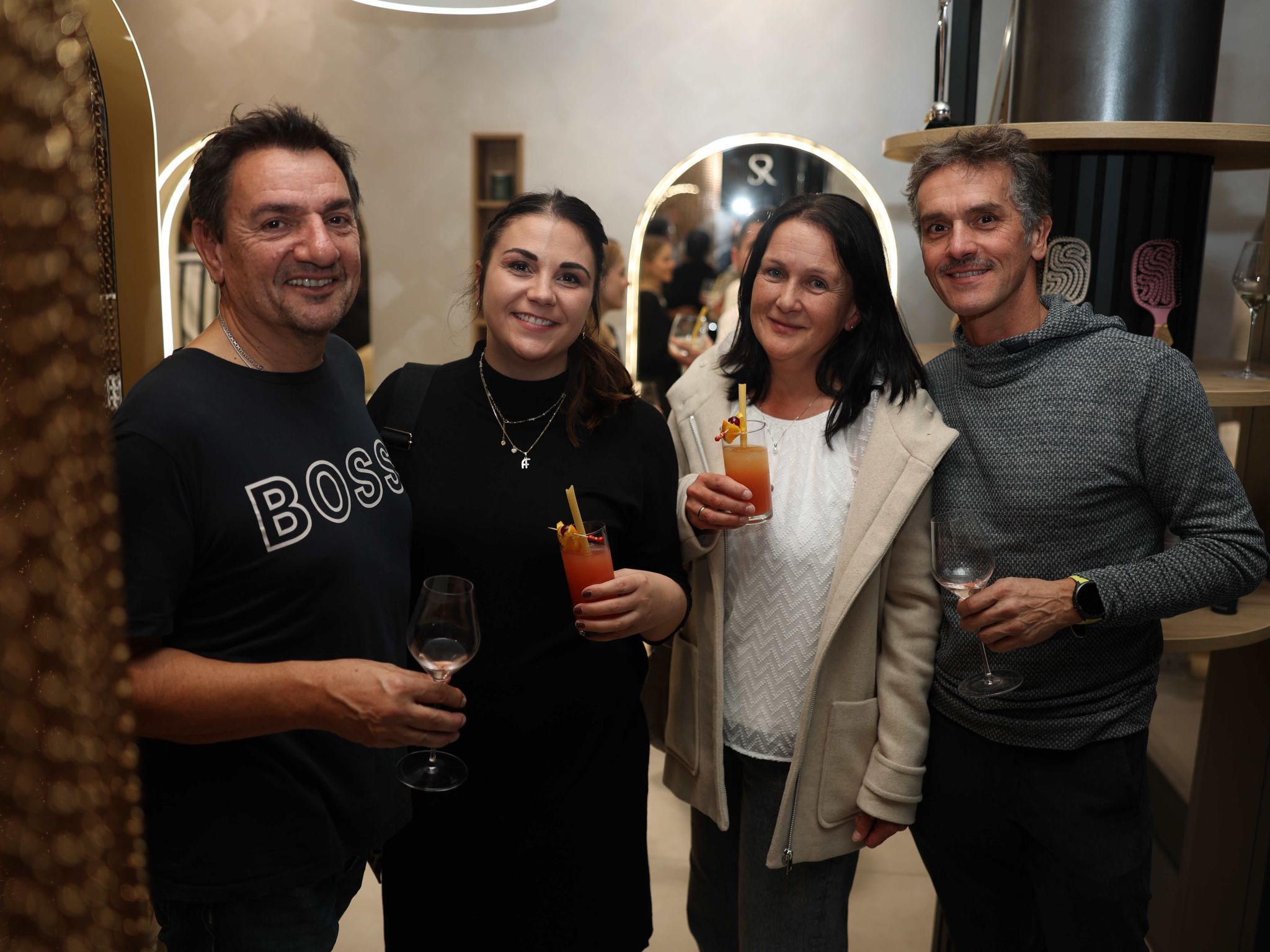 Die Beckhoff-GF Armin Pehlivan mit Sandra und Michael Jäger mit Alexandra.