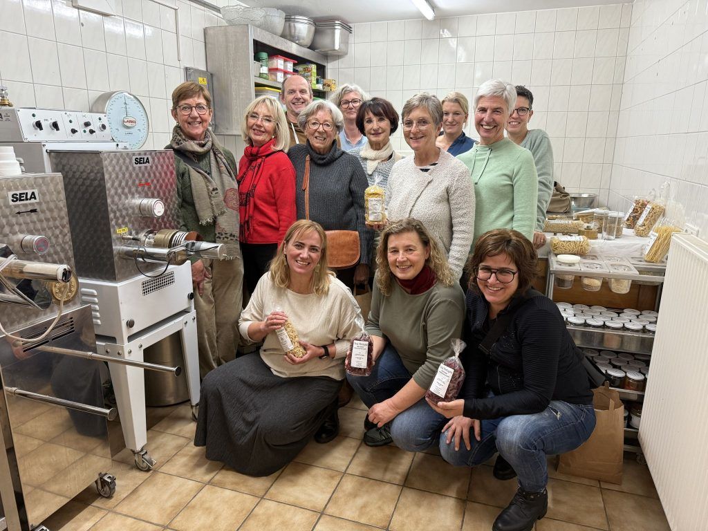 Frauenbund Hörbranz besuchte Nudelwerkstatt am Eichenberg