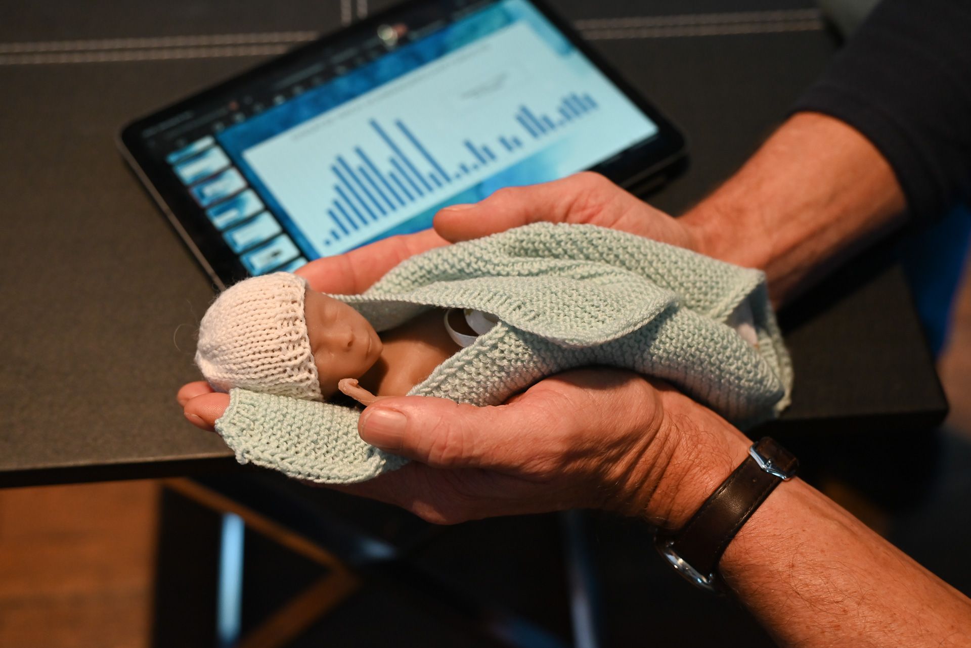 Diese Puppe stellt ein Baby zwischen der 17 bis 19. Schwangerschaftswoche dar. Die Statistik erfasst erst ab einem Gewicht von 500 Gramm (22-23. SSW).