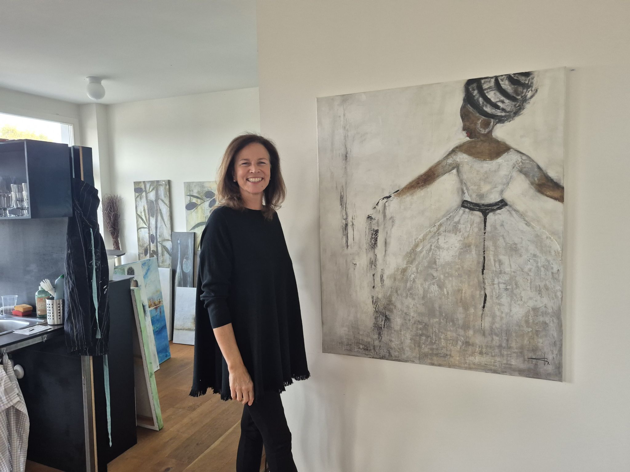 Themen und Eindrücke aus Afrika finden sich als Sujets in den Bildern der Künstlerin.