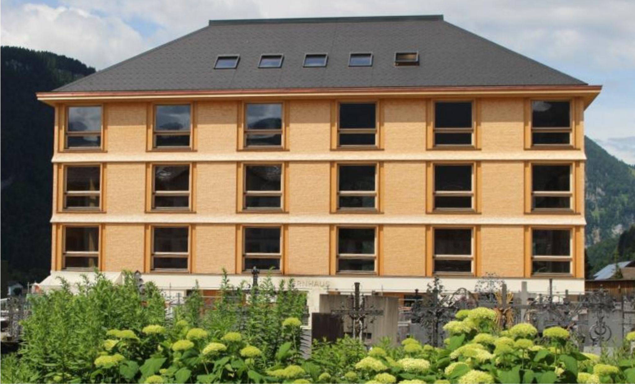 Mit Schulbeginn im September sind Volksschule und Kindergarten ins neue Lernhaus übersiedelt, das jetzt auch offiziell eröffnet wurde. PETER STRAUSS