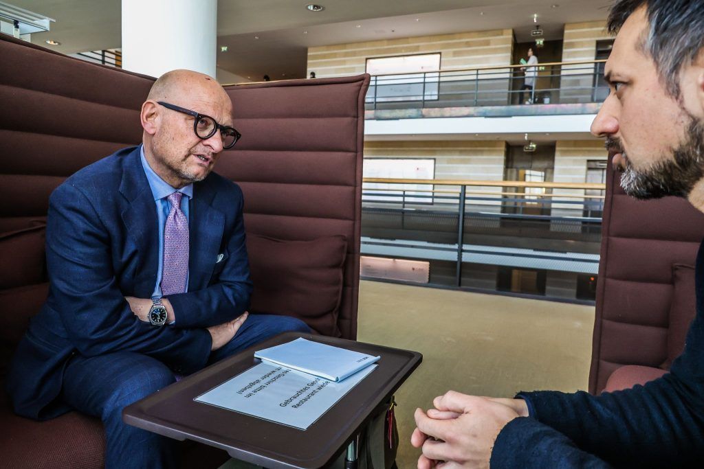 Regierungsberater Hohenauer: &#8220;Wenn man es umgekehrt gemacht hätte, hätten ebenfalls viele Menschen unterschrieben&#8221;