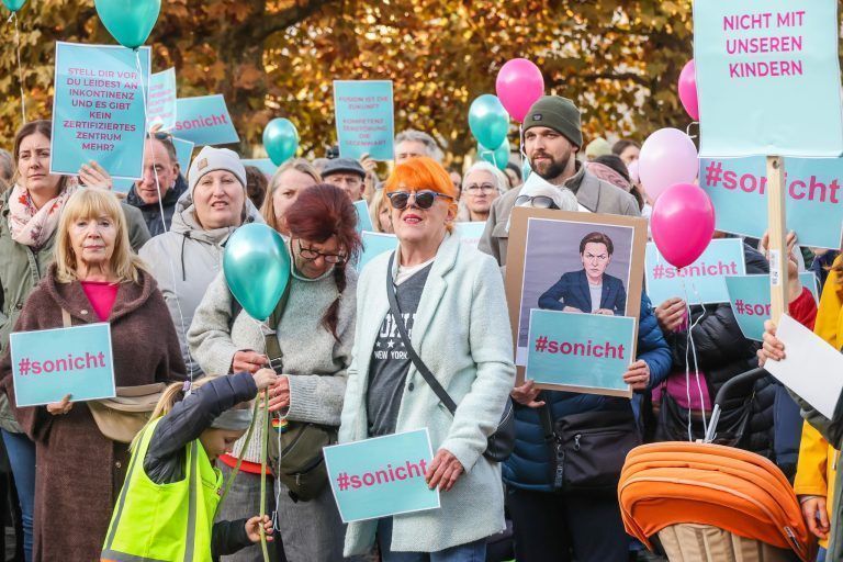 "Das kann es nicht sein, sehe ich partout nicht ein" – Von der Demo für die Geburtenstation Dornbirn