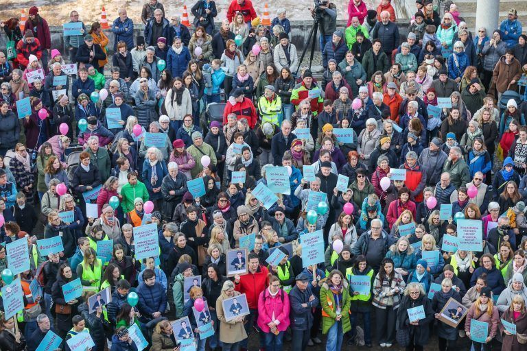 "Das kann es nicht sein, sehe ich partout nicht ein" – Von der Demo für die Geburtenstation Dornbirn
