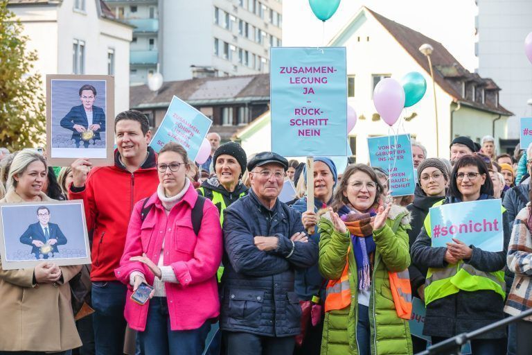 "Das kann es nicht sein, sehe ich partout nicht ein" – Von der Demo für die Geburtenstation Dornbirn