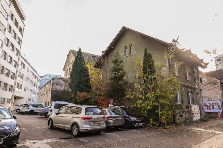 Startschuss im Weiherviertel: Der Abrisstrupp ist da