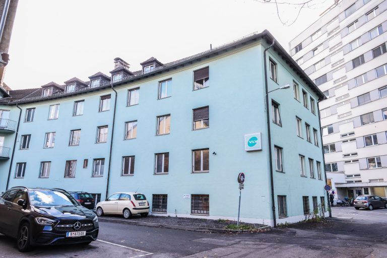 Startschuss im Weiherviertel: Der Abrisstrupp ist da