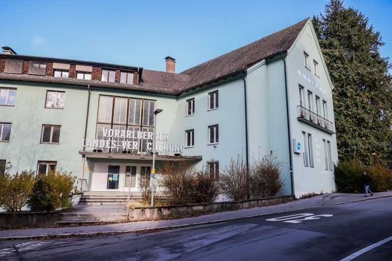 Startschuss im Weiherviertel: Der Abrisstrupp ist da