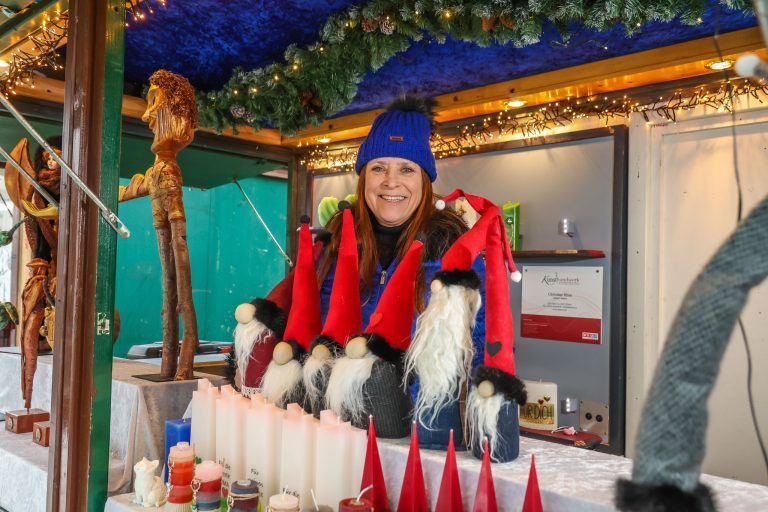 "Wenn ich den Fuß eines kaputten Stuhls sehe, baue ich daraus einen Engel"