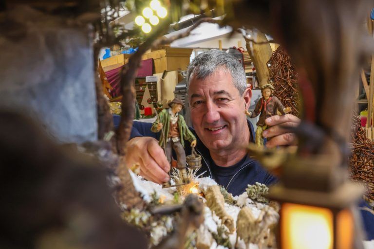 Ein kostspieliger "Freizeitjob" – Bei Dietmar Schneider dreht sich alles um Krippen