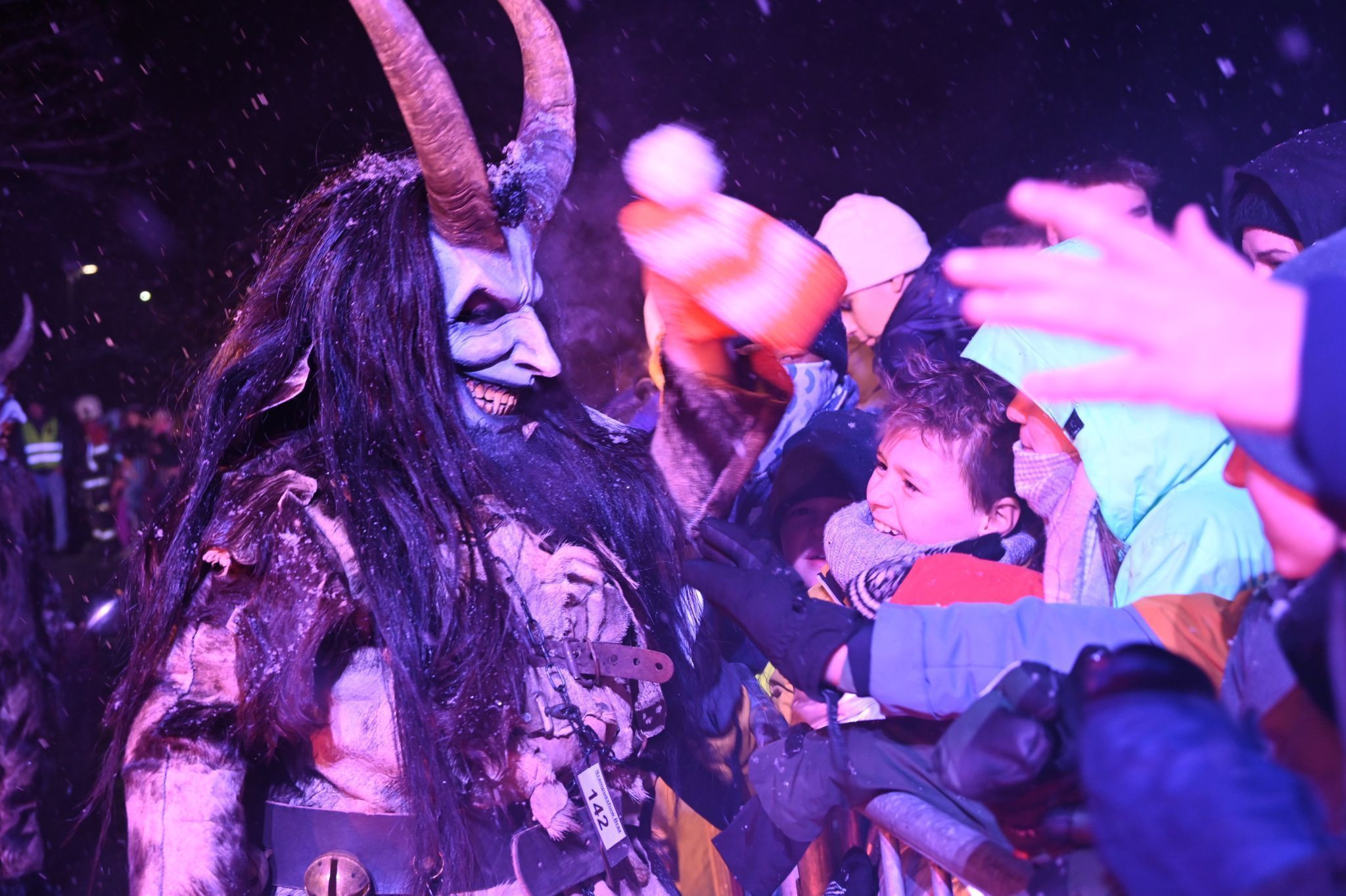 Die Krampusse drehten ihre Runden.