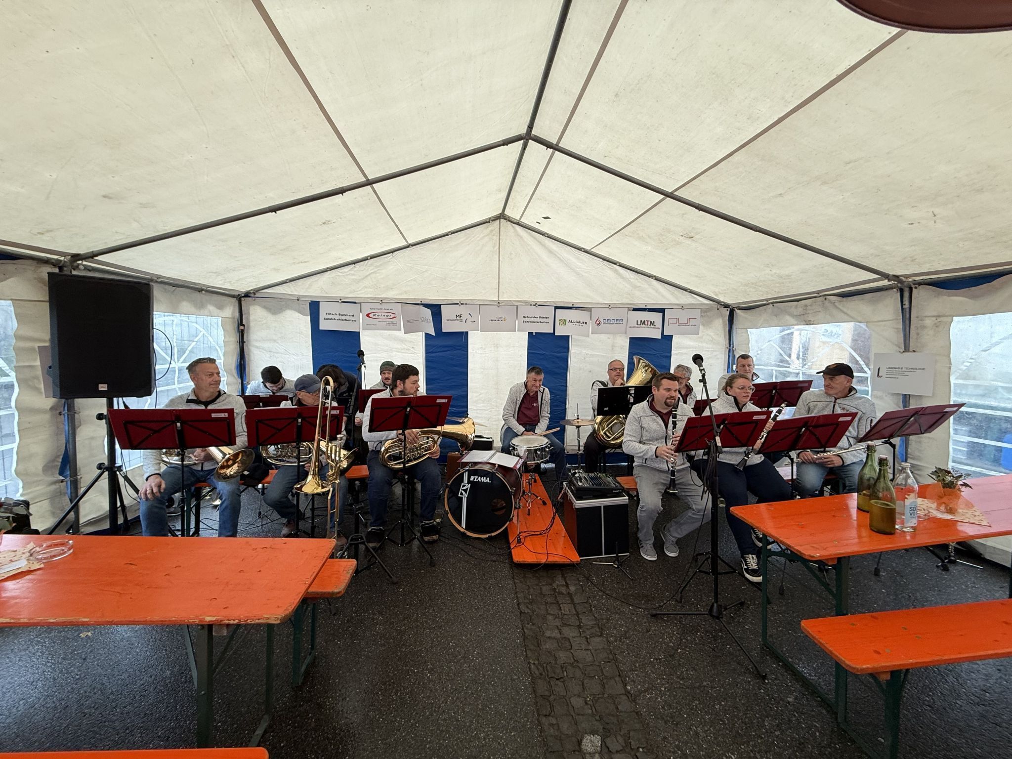 Tradition, Most und gute Stimmung