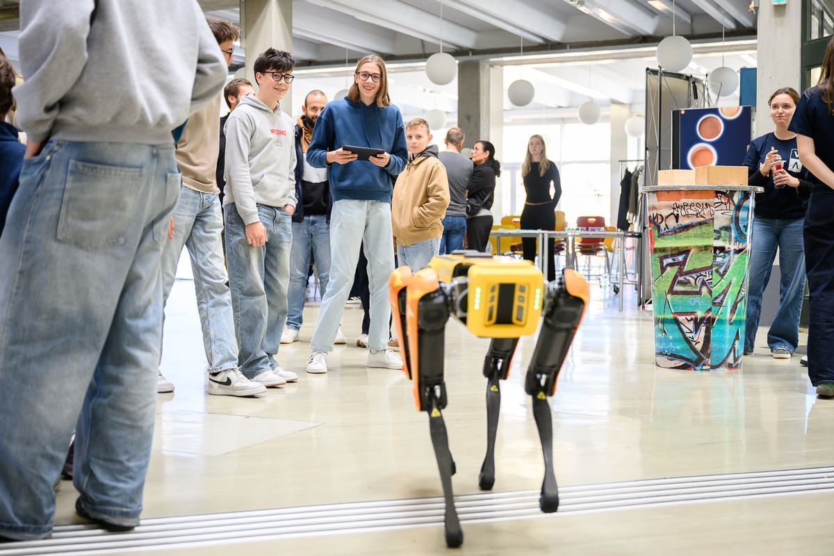 Kunststücke wurden gezeigt.