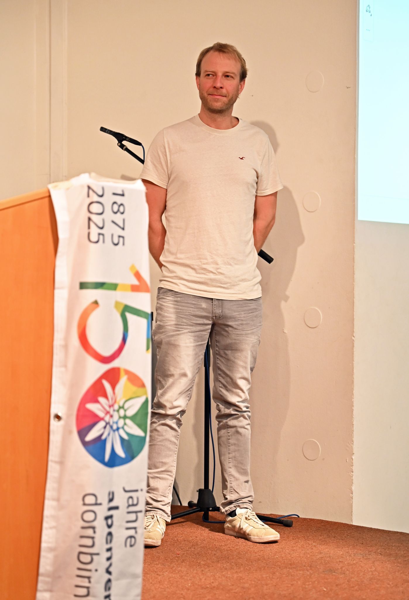 Florian Schiemer betreute fünf Weitblick-Ausgaben als Chefredakteur.