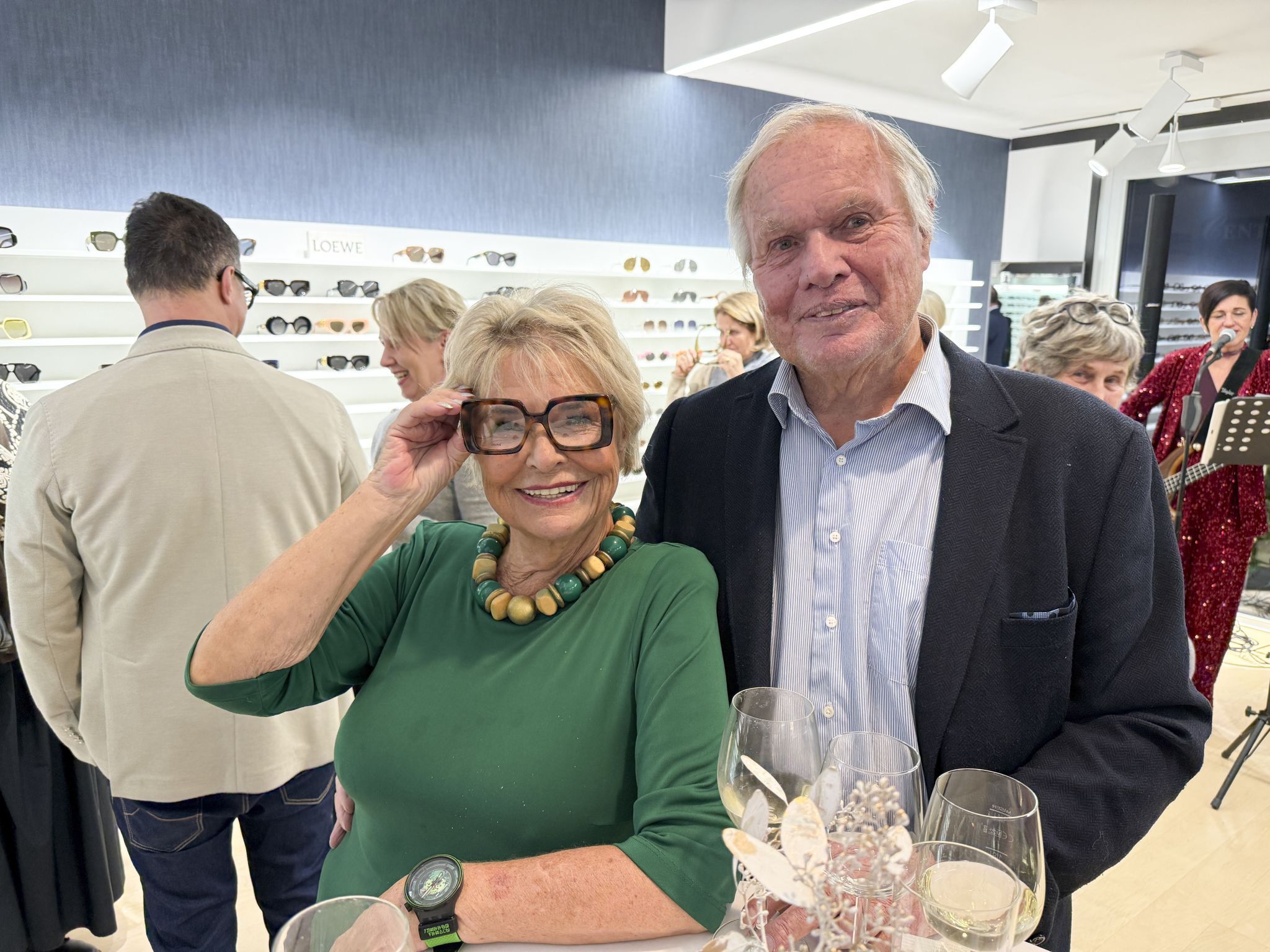 Brillenmodel Renate Moser und Rolf Seewald hatten ihren Spaß