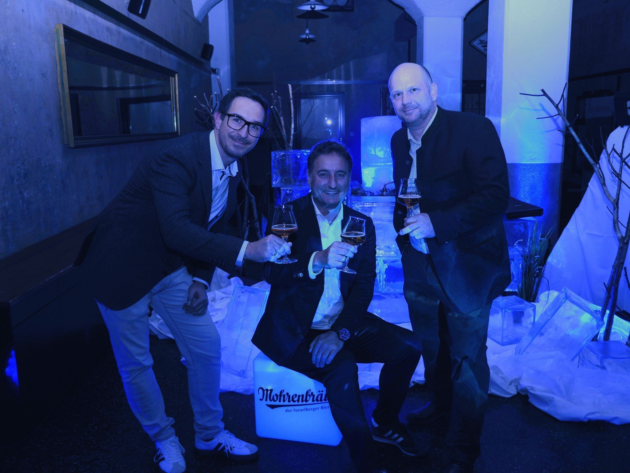 Geschäftsführer Thomas Pachole (Mitte) mit Andreas Linder (Marketing) und Braumeister Tim Groeger bei der Mohrenbräu Eisbock - Präsentation.