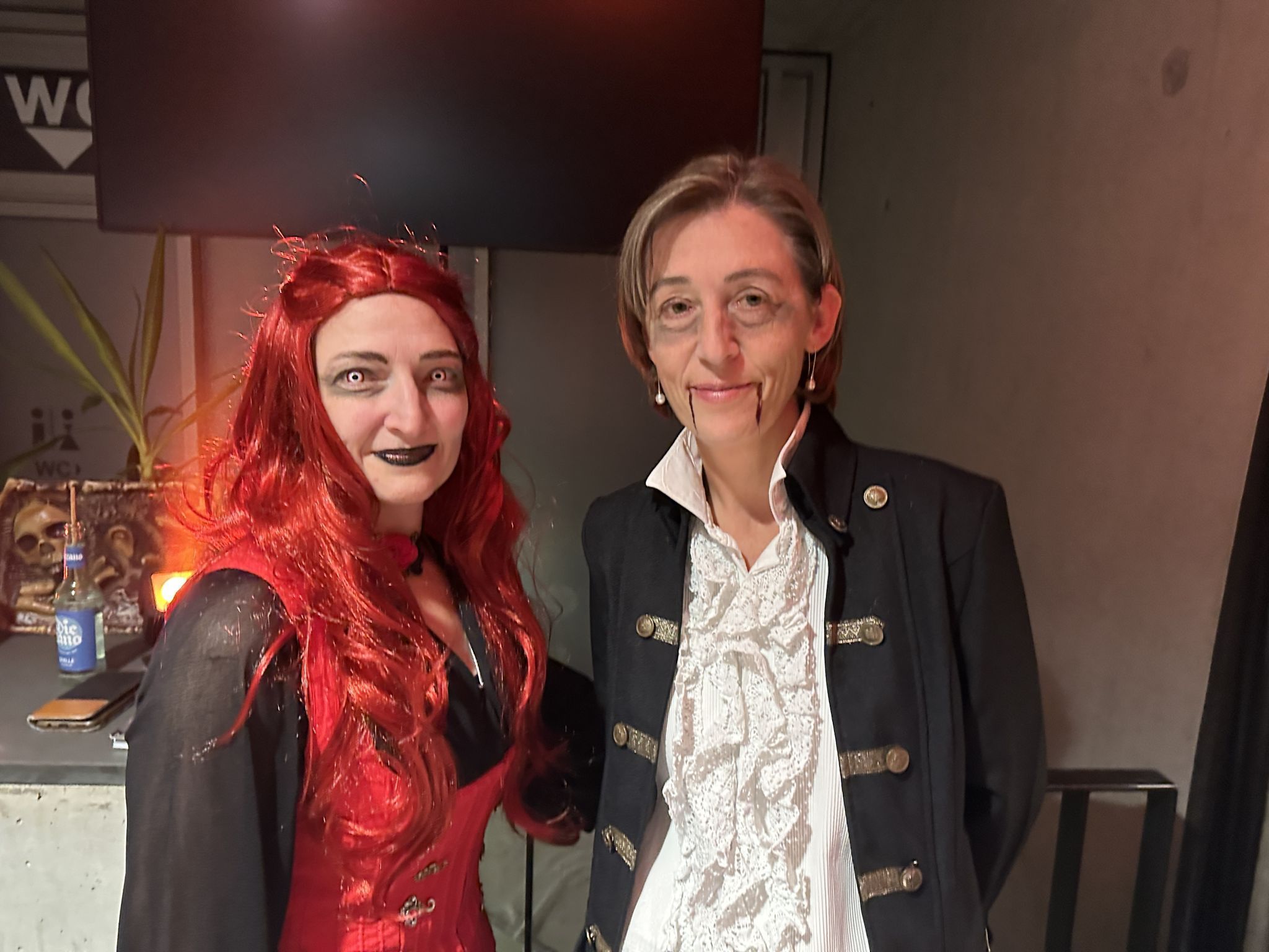 Simona Marinier und Ingrid Summer (beide MOHI Bludenz) unterstützten das Alpenale-Team tatkräftig