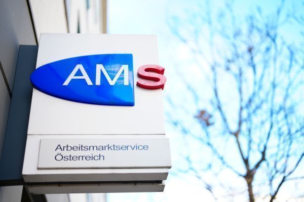 Arbeitsmarkt weiter durch schwache Konjunktur belastet